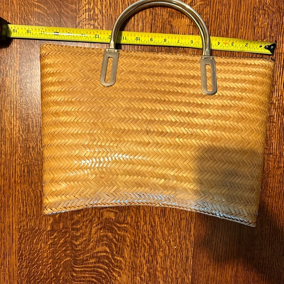 Gold Handle Woven Wicker Envelope Tote Purse - Picture 2 of 8